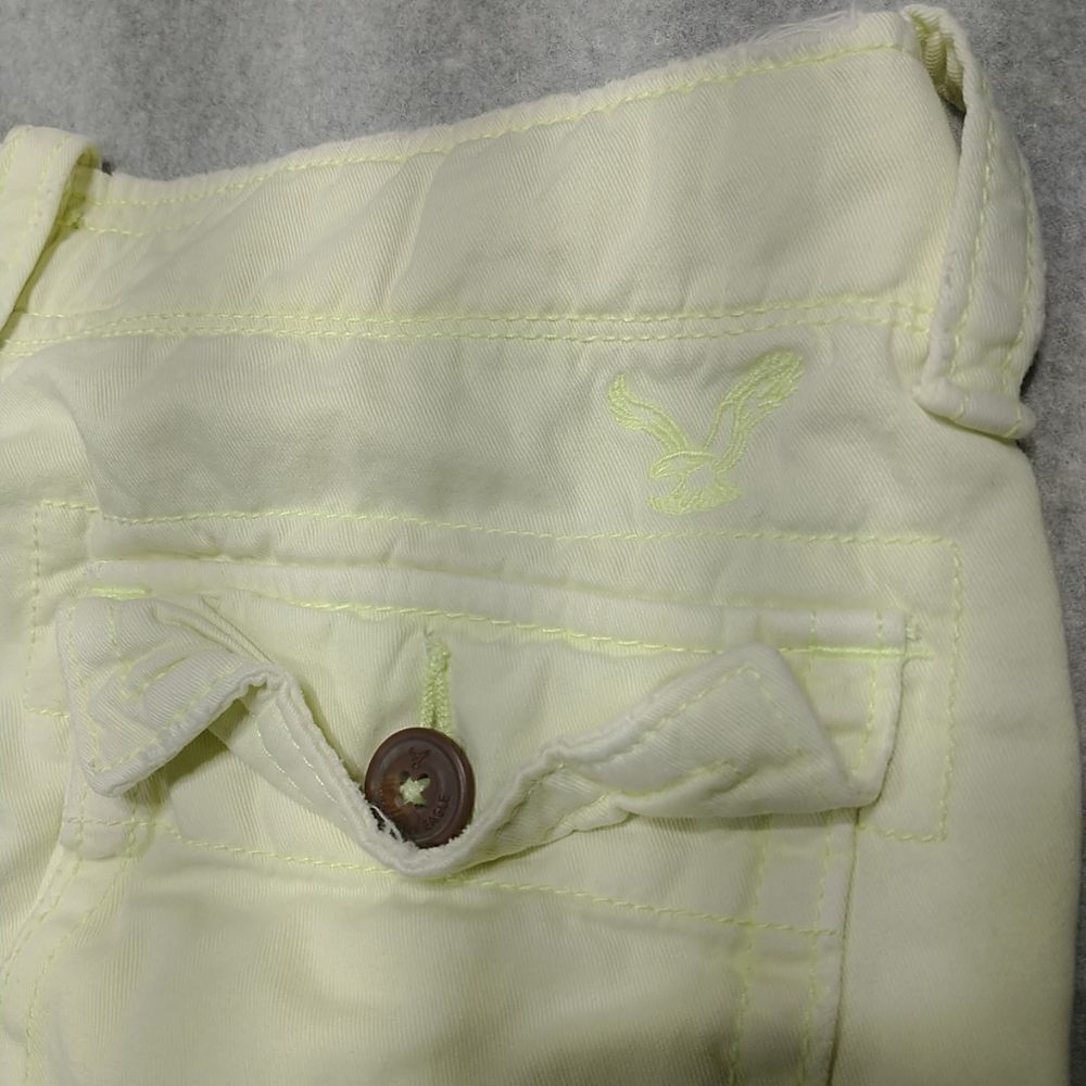 AMERICAN EAGLE Outfitters Mens Size 30 Neon Yellow 100% Cotton 10" Cargo Shorts - Picture 7 of 9